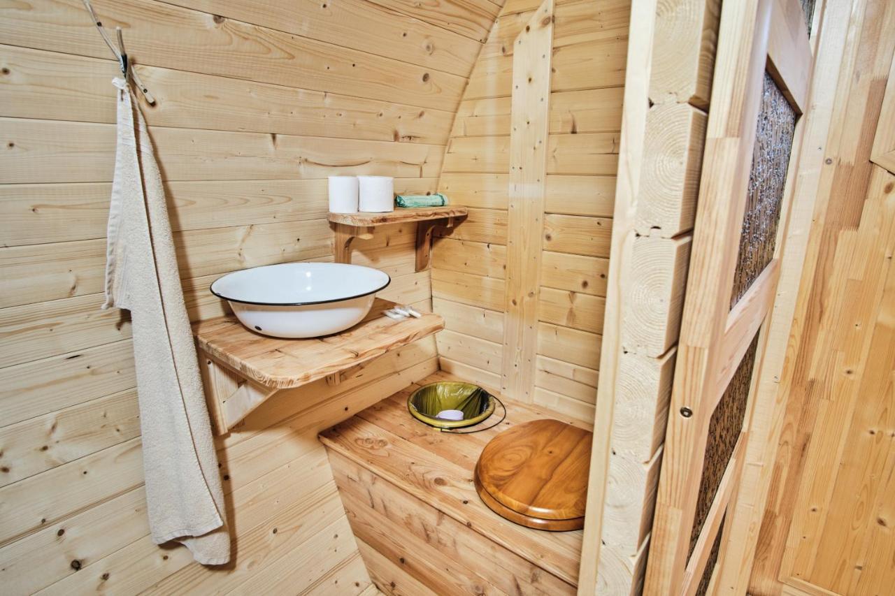 Viking Houses Strnadovsky Mlyn Jesenice  Bagian luar foto