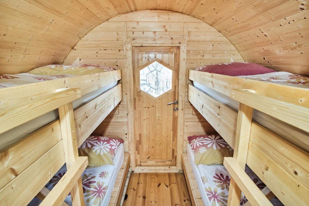 Viking Houses Strnadovsky Mlyn Jesenice  Bagian luar foto